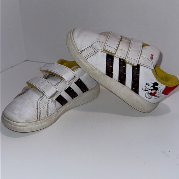 Adidas Disney Mickey Mouse Toddler White and Yellow Sneakers size 6k - Picture 3 of 4